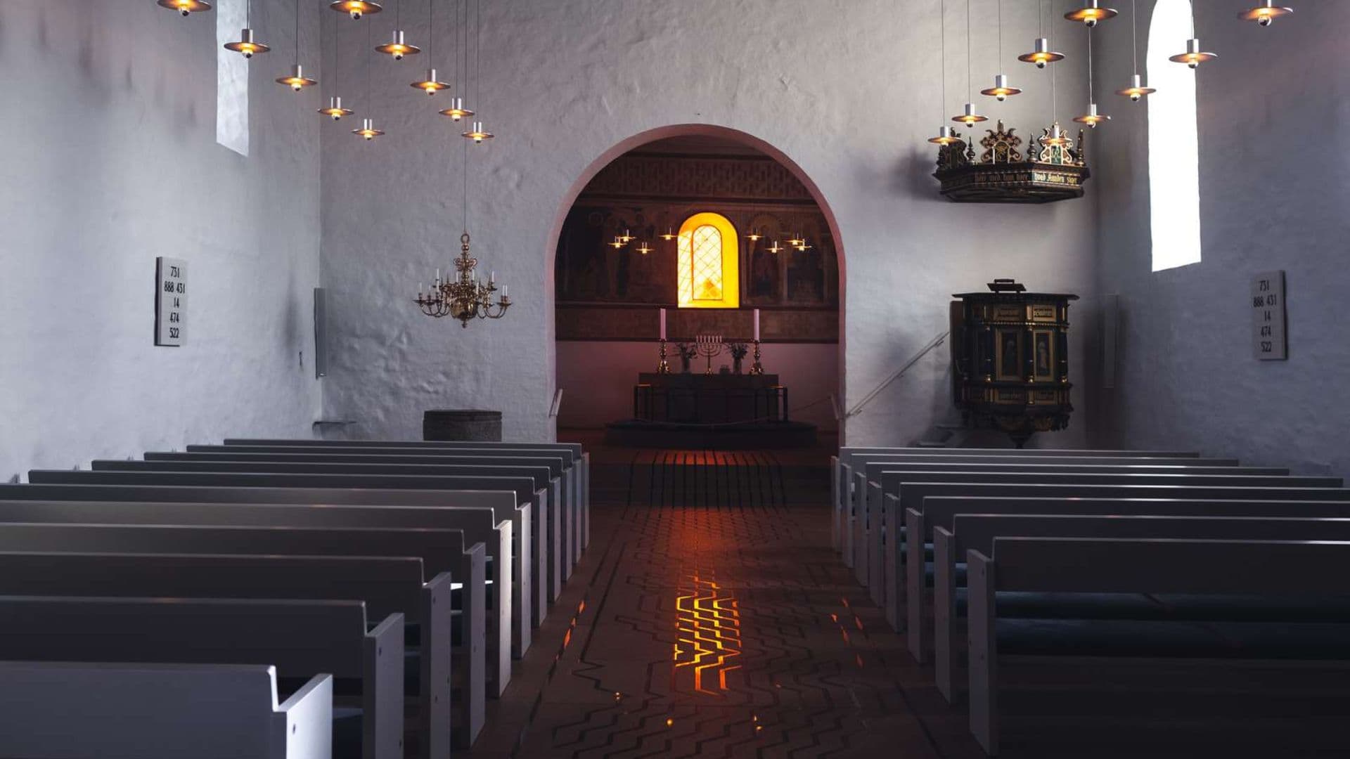 Jelling Kirke indefra